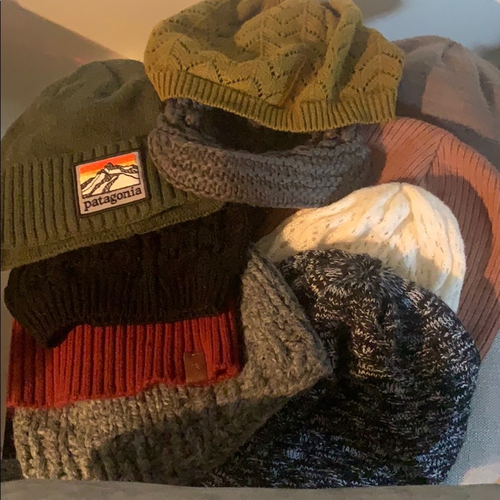 10 hats.